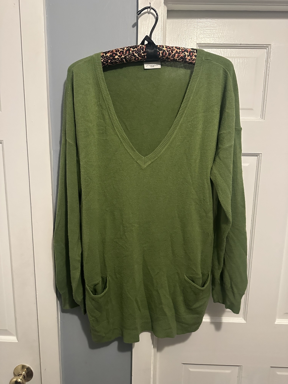 New Look Longline Green V-Neck Pocket Sweater